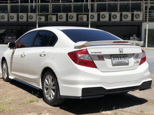 ขาย Honda Civic fb 1.8 E รองท้อป สีขาว 2013 รูปที่ 3